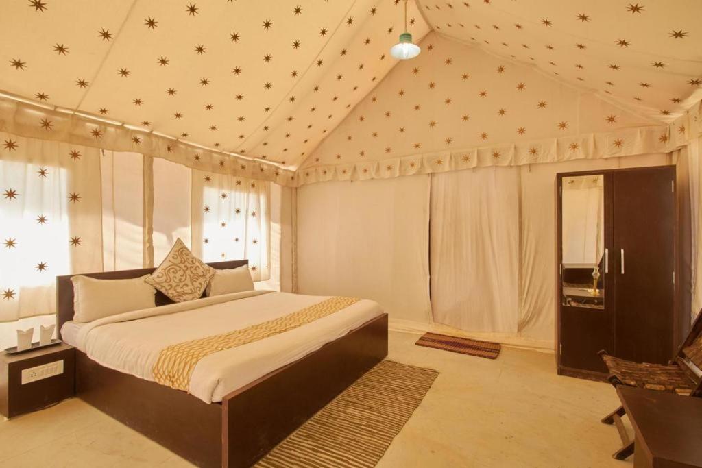 Golden Sandstone Hotel desert safari camp Jaisalmer Eksteriør billede